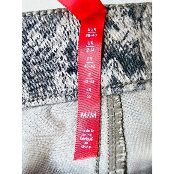 Spanx Size Medium Women's Pull Up Animal Snake Print Stretch Jegging Pants - Picture 4 of 14